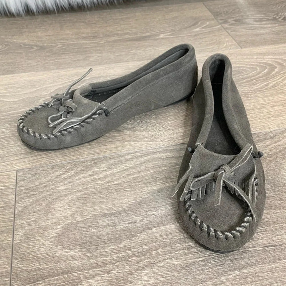 Minnetonka Kilty Moccasins Shoes Suede Leather Flats Gray Fringe western Size 6 - Picture 4 of 10